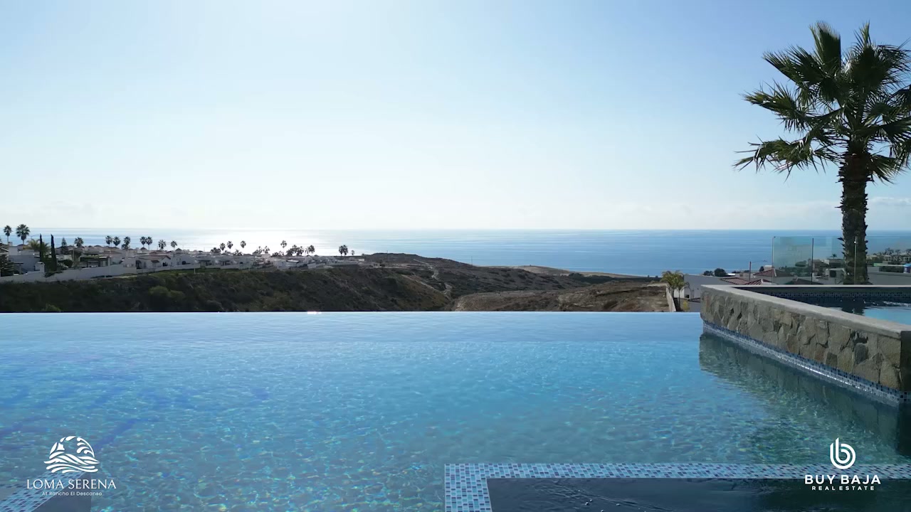 Infinity pool looking out over the Pacific at Loma Serena